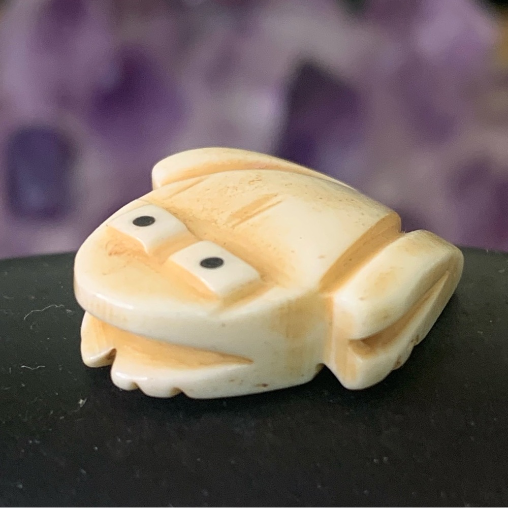 Hand Carved Frog Bone Bead Native American Style Miniature Fetish Animal .8" VTG